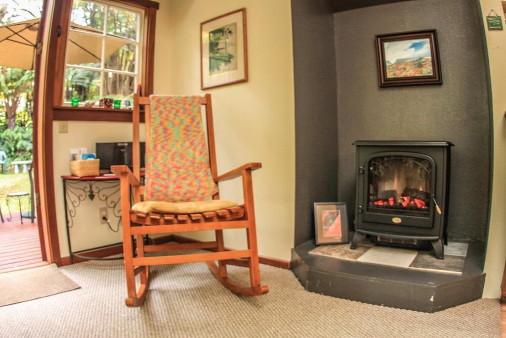 Ferny Hollow: Romantic Rainforest Cottage Volcano Exterior photo